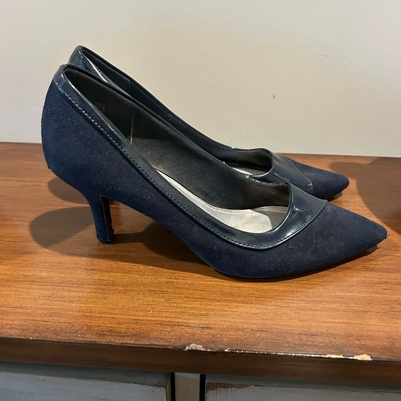 Comfort Plus by Predictions Women's Black Heels - Picture 4 of 7